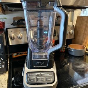 Ninja Blender with Black and Silver Finish